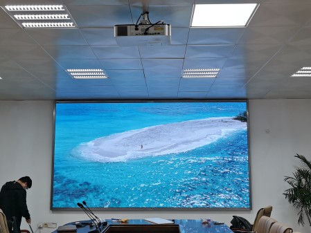 光谷實(shí)驗(yàn)中學(xué)室內(nèi)全彩P1.86    尺寸：4.16x2.24m   像素點(diǎn)：2236x1204