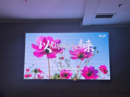 常青花園室內全彩 BOE P2.5鋁底殼安裝完畢！  尺寸：2.88X1.6   像素點：1152X640