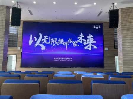 **汽車測試場COB1.2安裝調試完成  尺寸: 8.4*4.725     像素點: 6720*3780