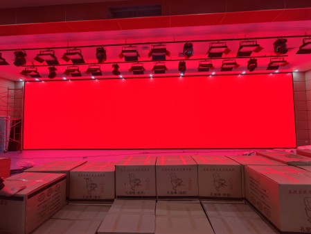 武漢**大學附屬醫(yī)院P1.86安裝調試完畢 尺寸 ：16*4.16 ； 像素點： 8600*2236